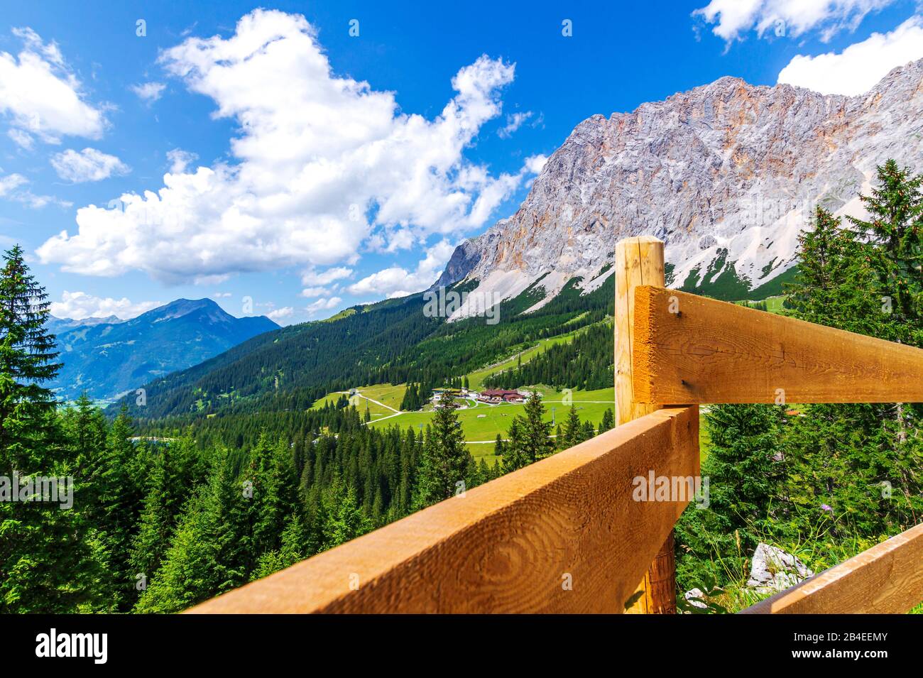 Vista, Ehrwalder Alm, Ehrwalder Bergbahn, Austria, Tirolo, Ehrwald Foto Stock