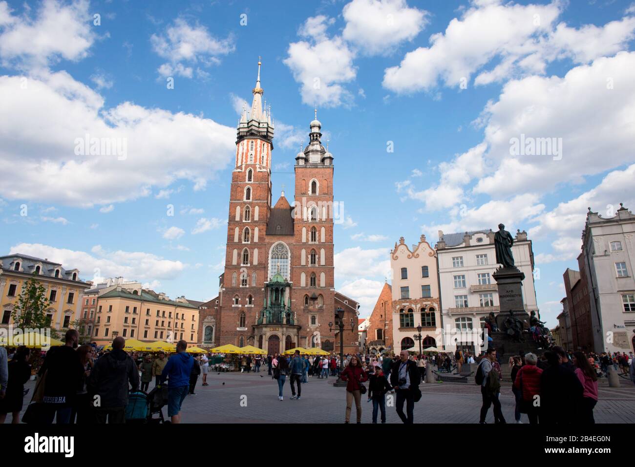 Basilica Di Santa Maria, Piazza Centrale Rynek Glowny, Cracovia, Polonia Foto Stock