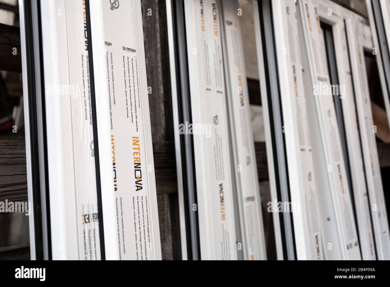 Profilo PVC Internov per finestre. Produzione di finestre in PVC (finestre in plastica) Foto Stock