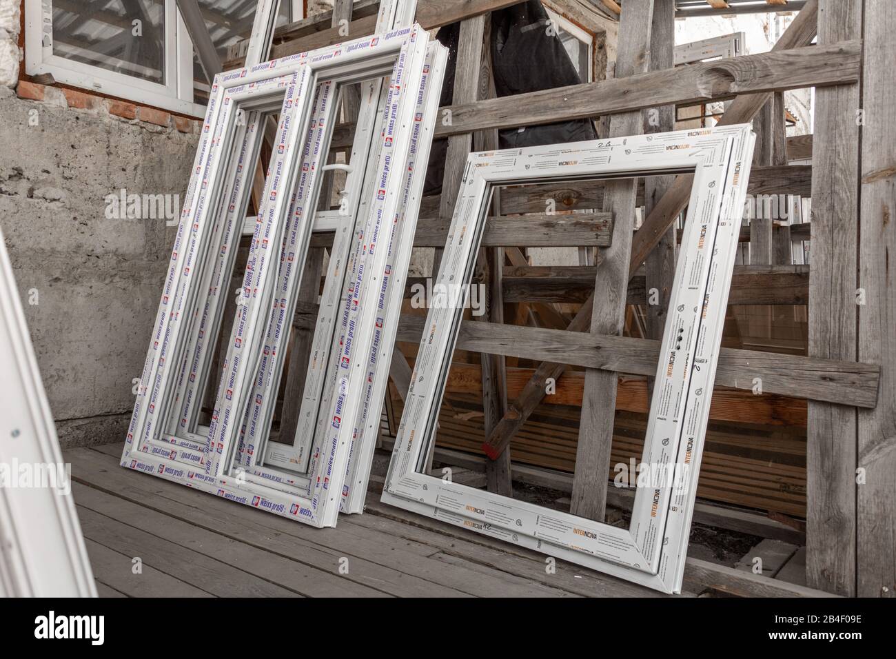 Profilo PVC Weiss per finestre. Produzione di finestre in PVC (finestre in plastica) Foto Stock