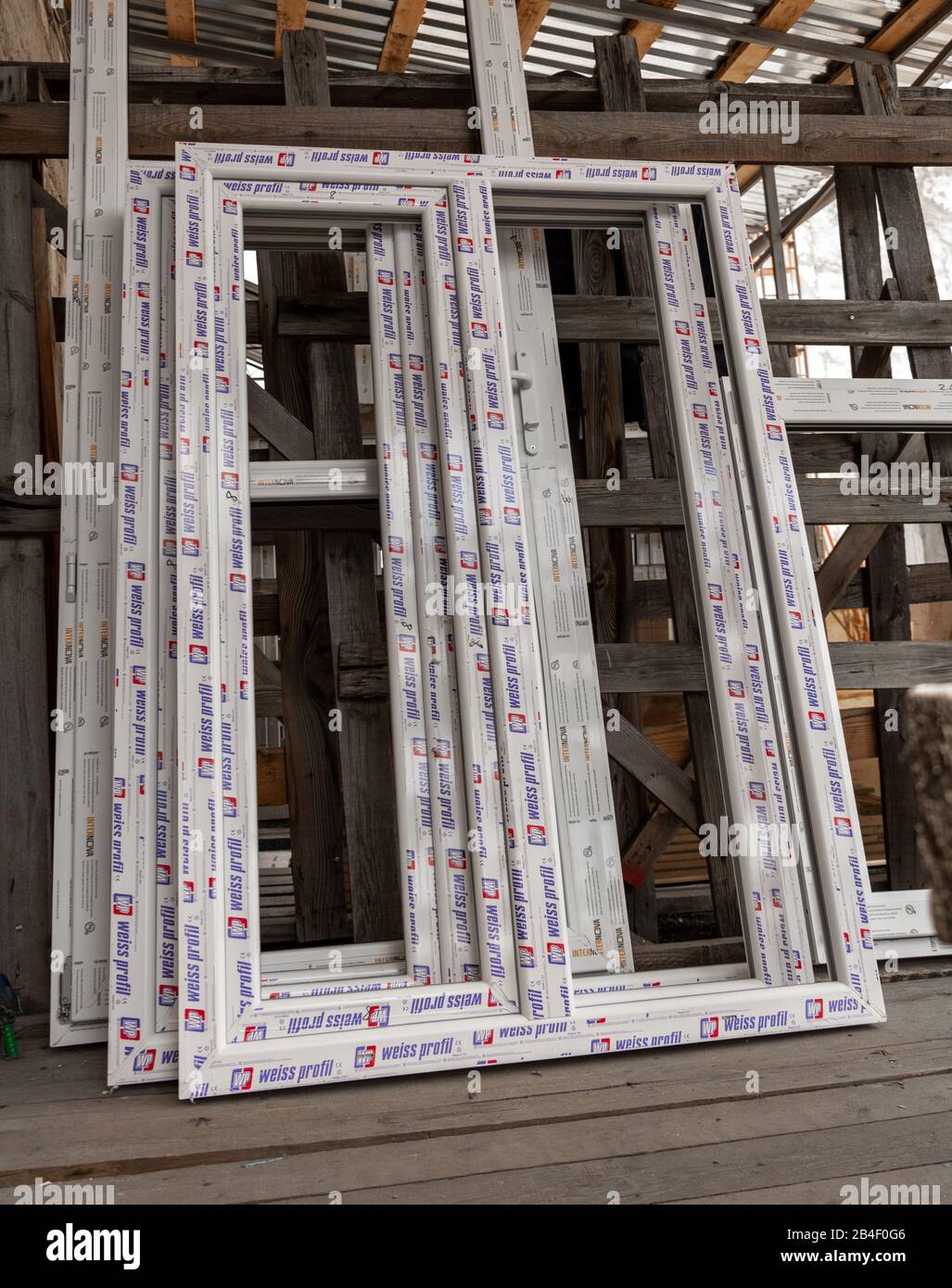 Profilo PVC Weiss per finestre. Produzione di finestre in PVC (finestre in plastica) Foto Stock