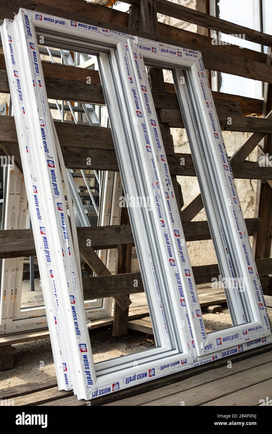 Profilo PVC Weiss per finestre. Produzione di finestre in PVC (finestre in plastica) Foto Stock