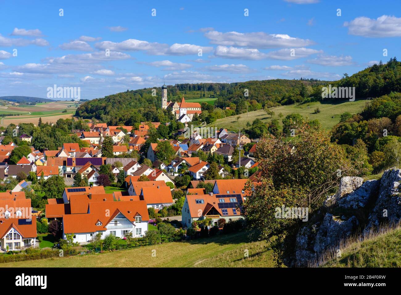 Mönchsdeggingen Con Monastero Mönchsdeggingen, Nördlinger Ries, Distretto Donau-Ries, Svevia, Baviera, Germania Foto Stock