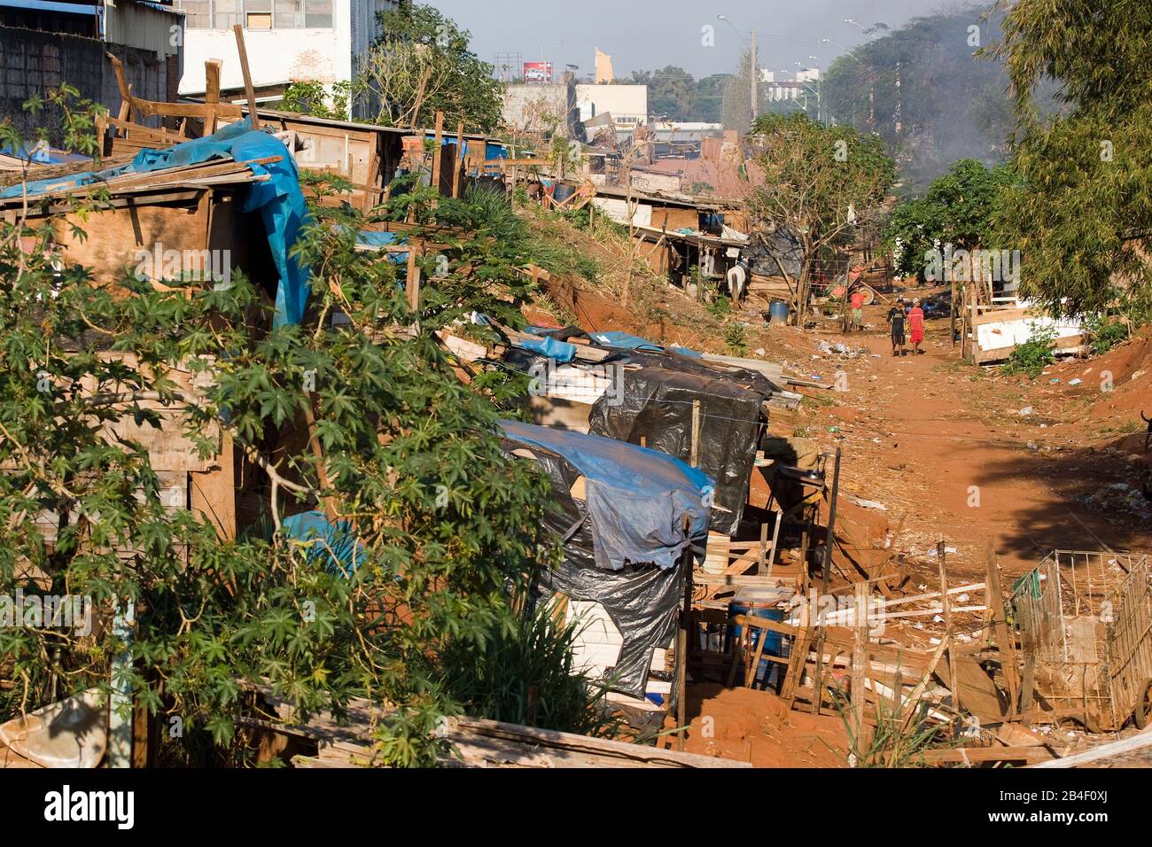 Occupazione In Old Railroad, Huts, Goiânia, Goiás, Brasile Foto Stock