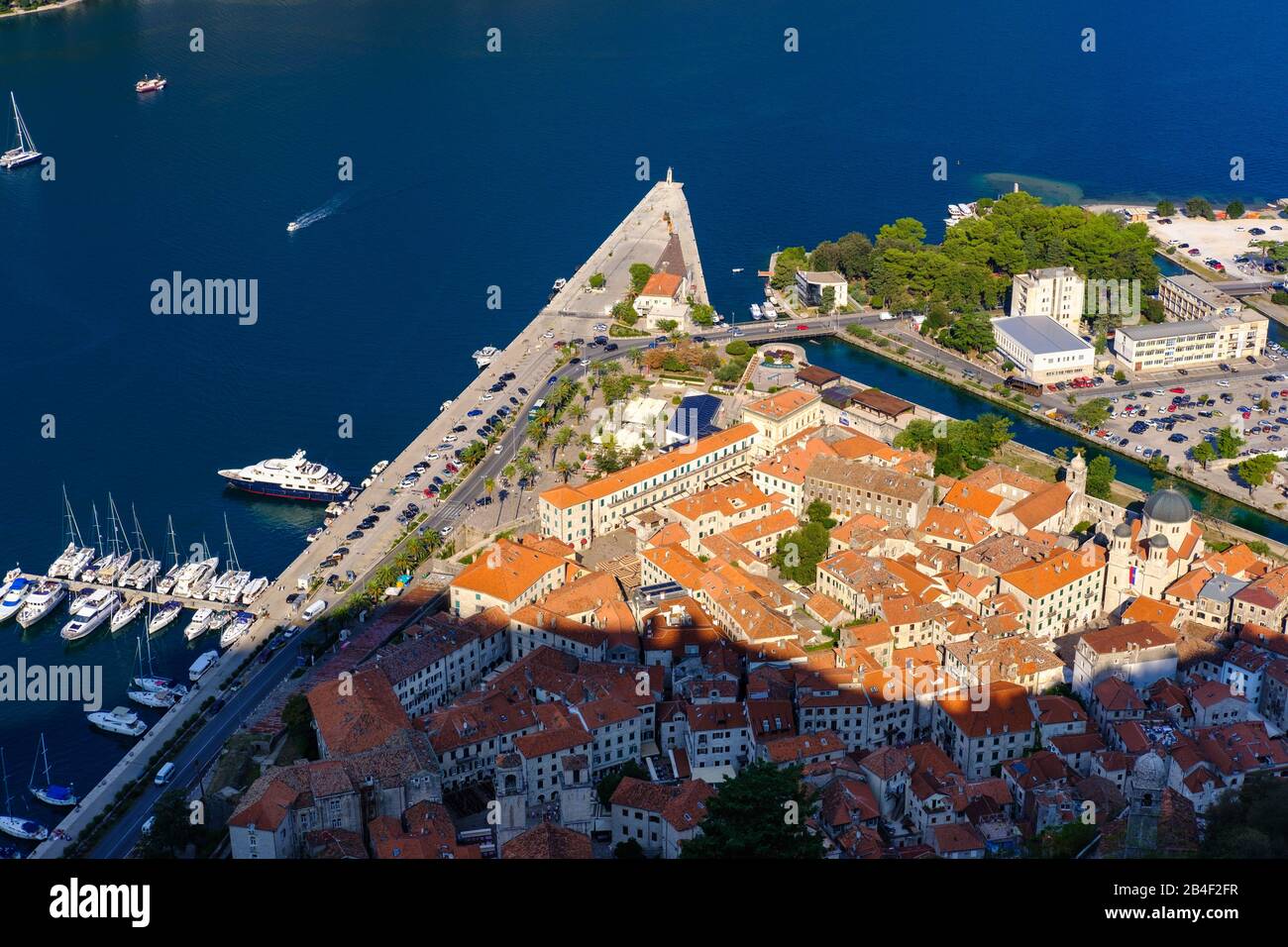 Città vecchia di Kotor, Baia di Kotor, Montenegro Foto Stock