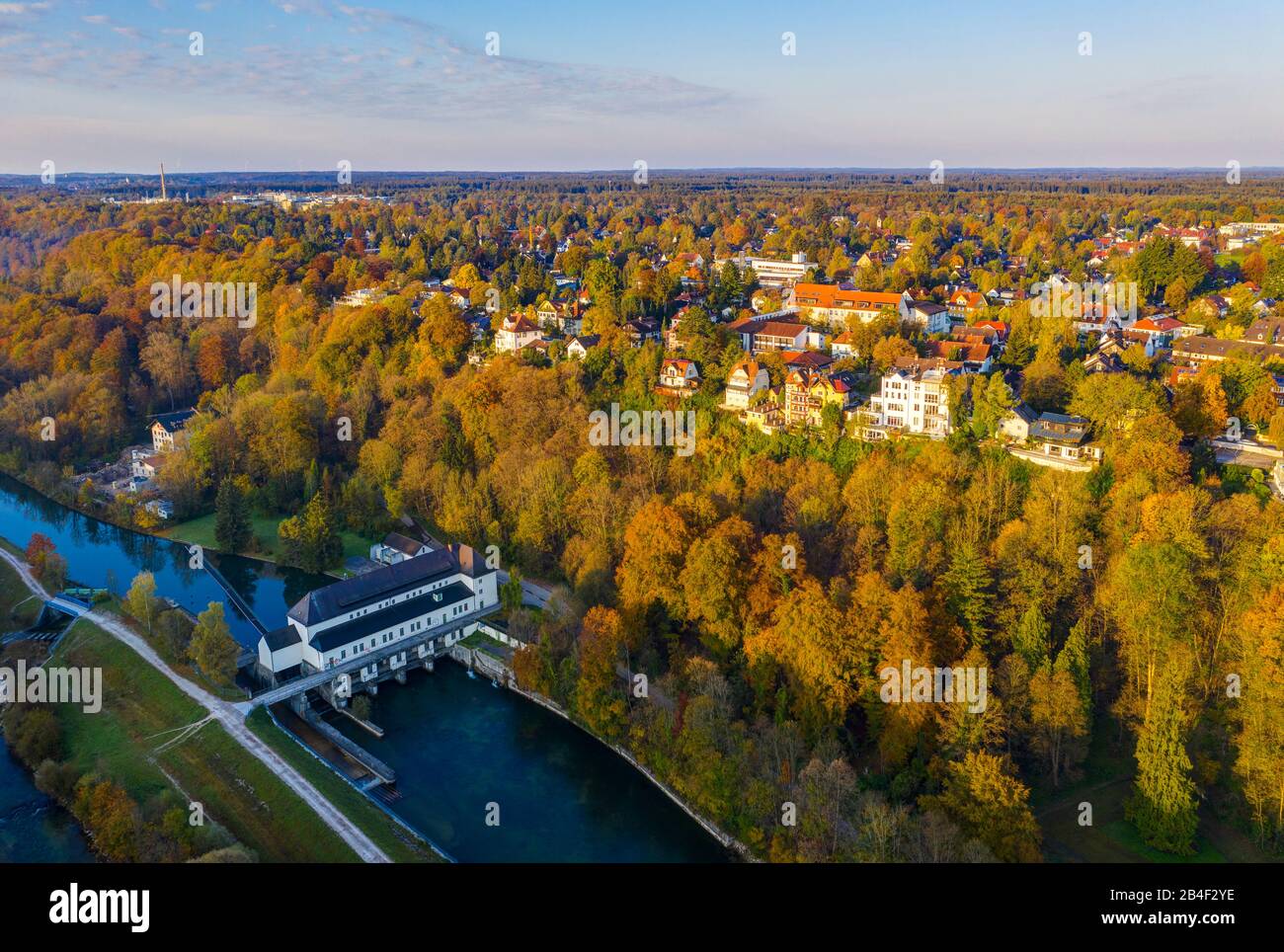 Centrale idroelettrica di Pullach, canale Isar, Pullach im Isartal, nei pressi di Monaco, vista aerea, alta Baviera, Baviera, Germania Foto Stock