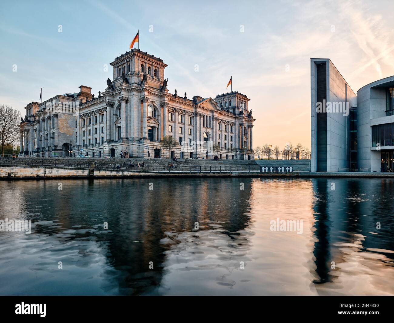 Reichstag, distretto governativo, Berlino, capitale federale, Germania, Spree Foto Stock