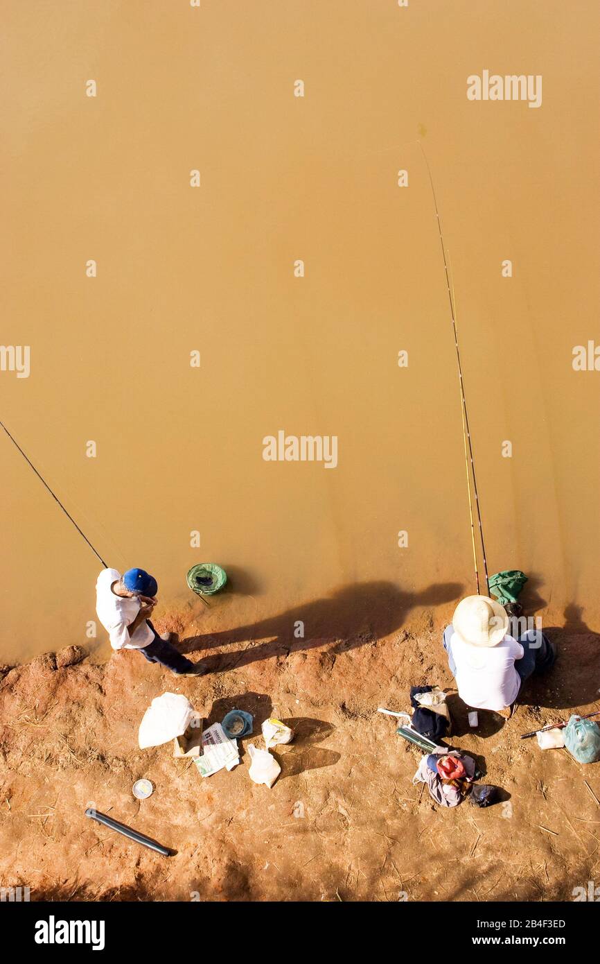 Pesca Nel Fiume Paranapanema, Paranapanema, São Paulo, Brasile Foto Stock