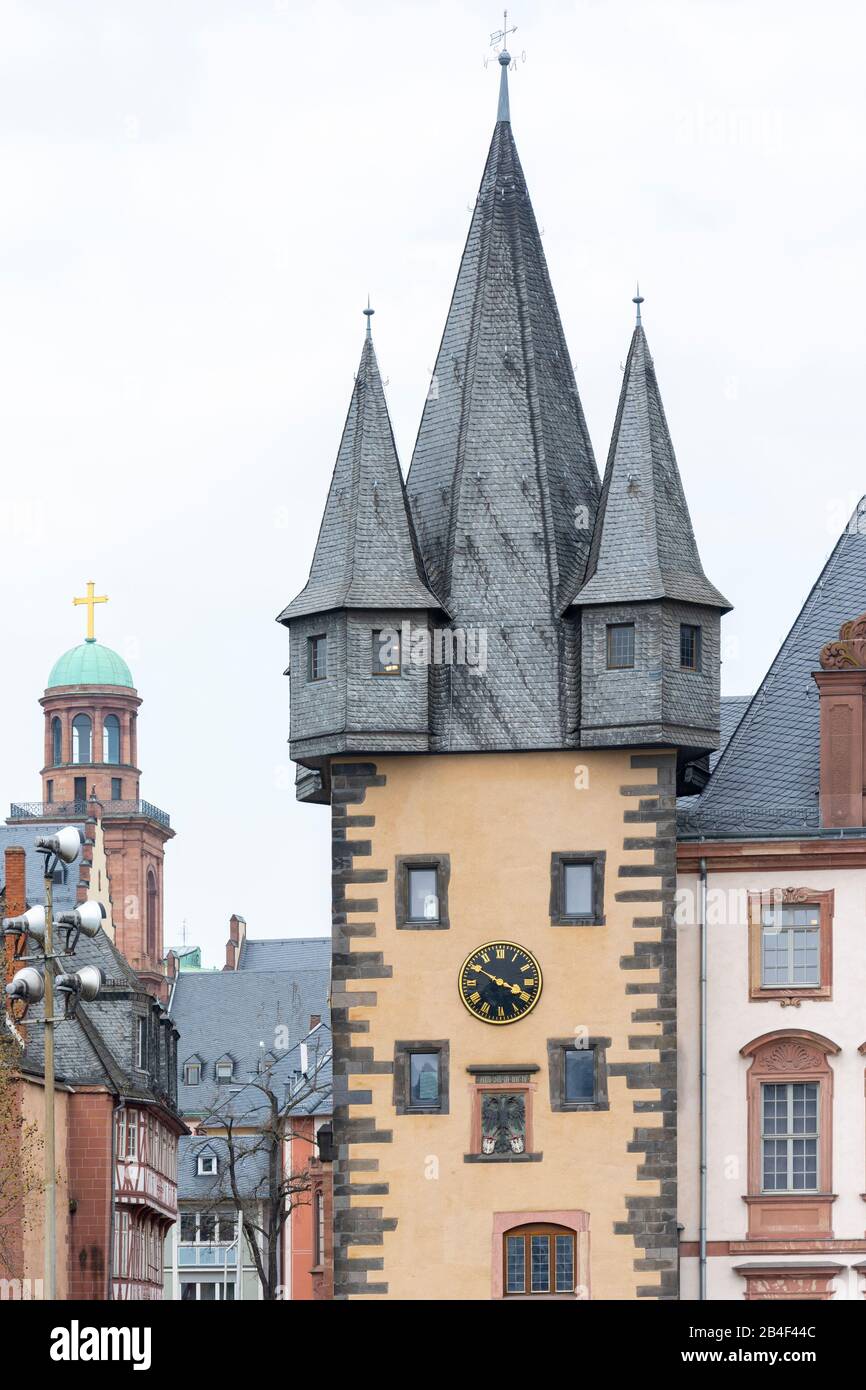 Germania, Assia, Francoforte, la torre della pensione una torre della porta tardo gotica delle antiche fortificazioni della città. Parte del Saalhof. Foto Stock