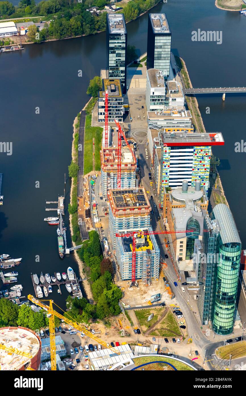 Veduta aerea del cantiere di Speditionstrasse nel Medienhafen di Düsseldorf. Qui, il porto commerciale e il bacino portuale A è il progetto home port con 400 appartamenti a Dusseldorf nel distretto urbano III della Renania, nello stato della Renania Settentrionale-Vestfalia, in Germania Foto Stock