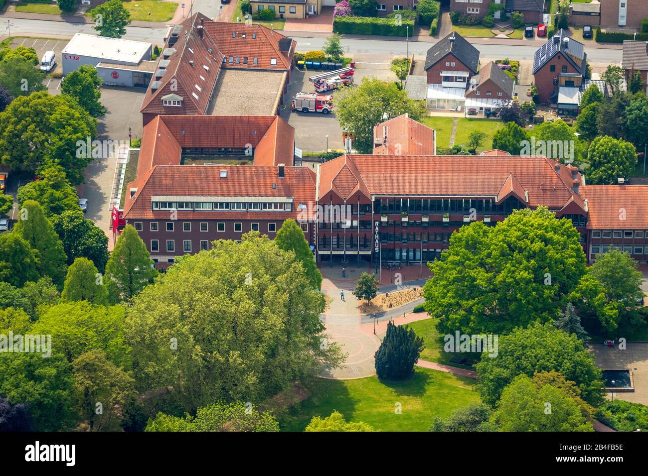 Veduta aerea del municipio di Haltern, della stazione di polizia di Haltern, della stazione del fuoco di Haltern, del Parco Naturale di Hhe Mark-Westmünsterland nello stato della Renania Settentrionale-Vestfalia, Germania Foto Stock