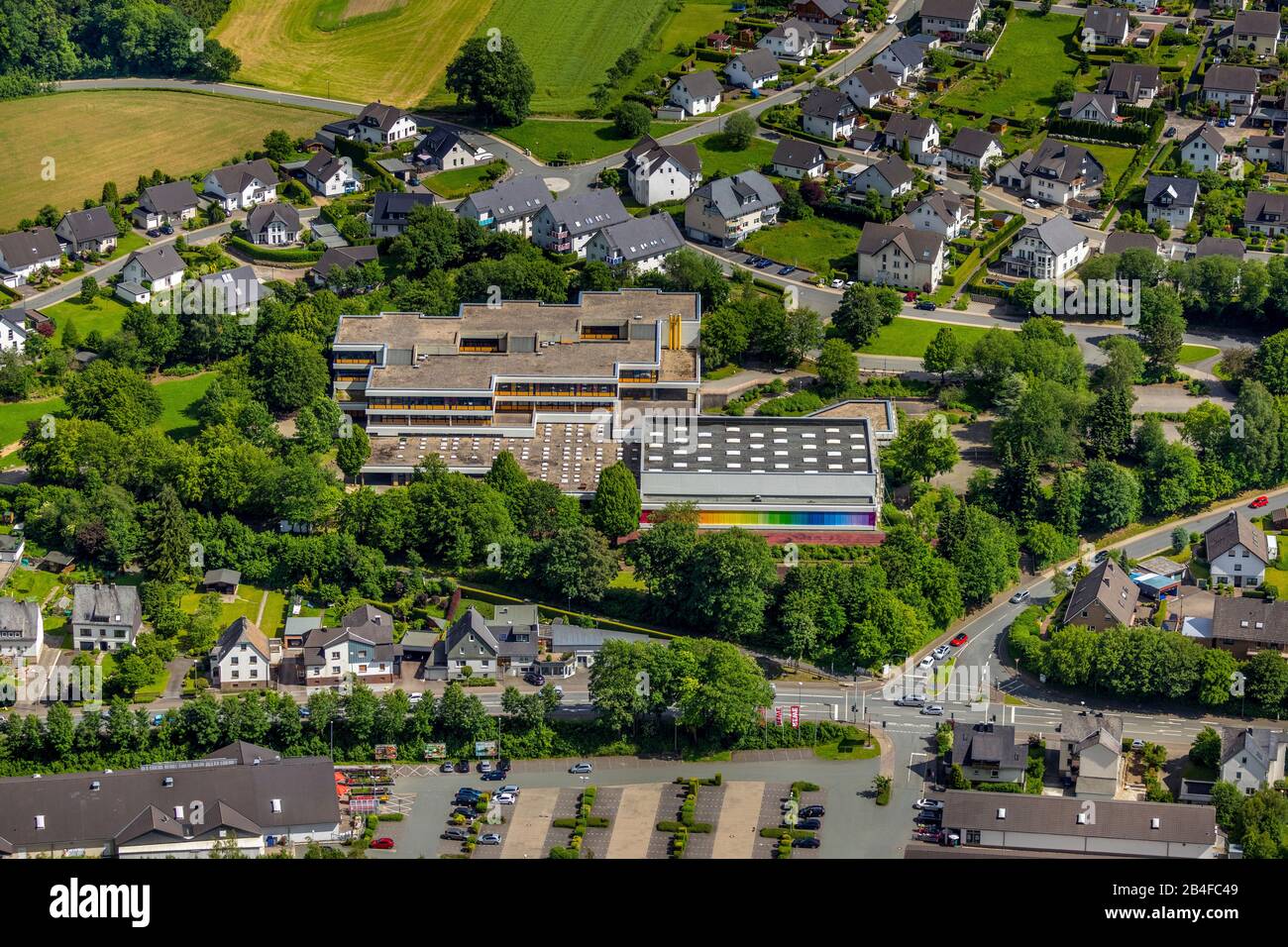 Veduta aerea della scuola secondaria Bestwig a Borghausen a Bestwig, Sauerland, Renania settentrionale-Vestfalia, Germania, Foto Stock