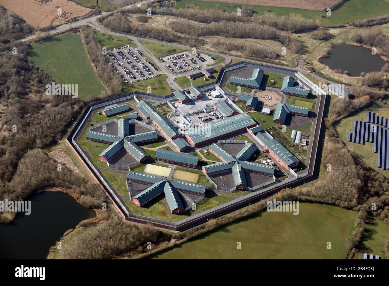Veduta aerea di HM Prison Dovegate, Uttoxeter, Staffordshire, Regno Unito Foto Stock