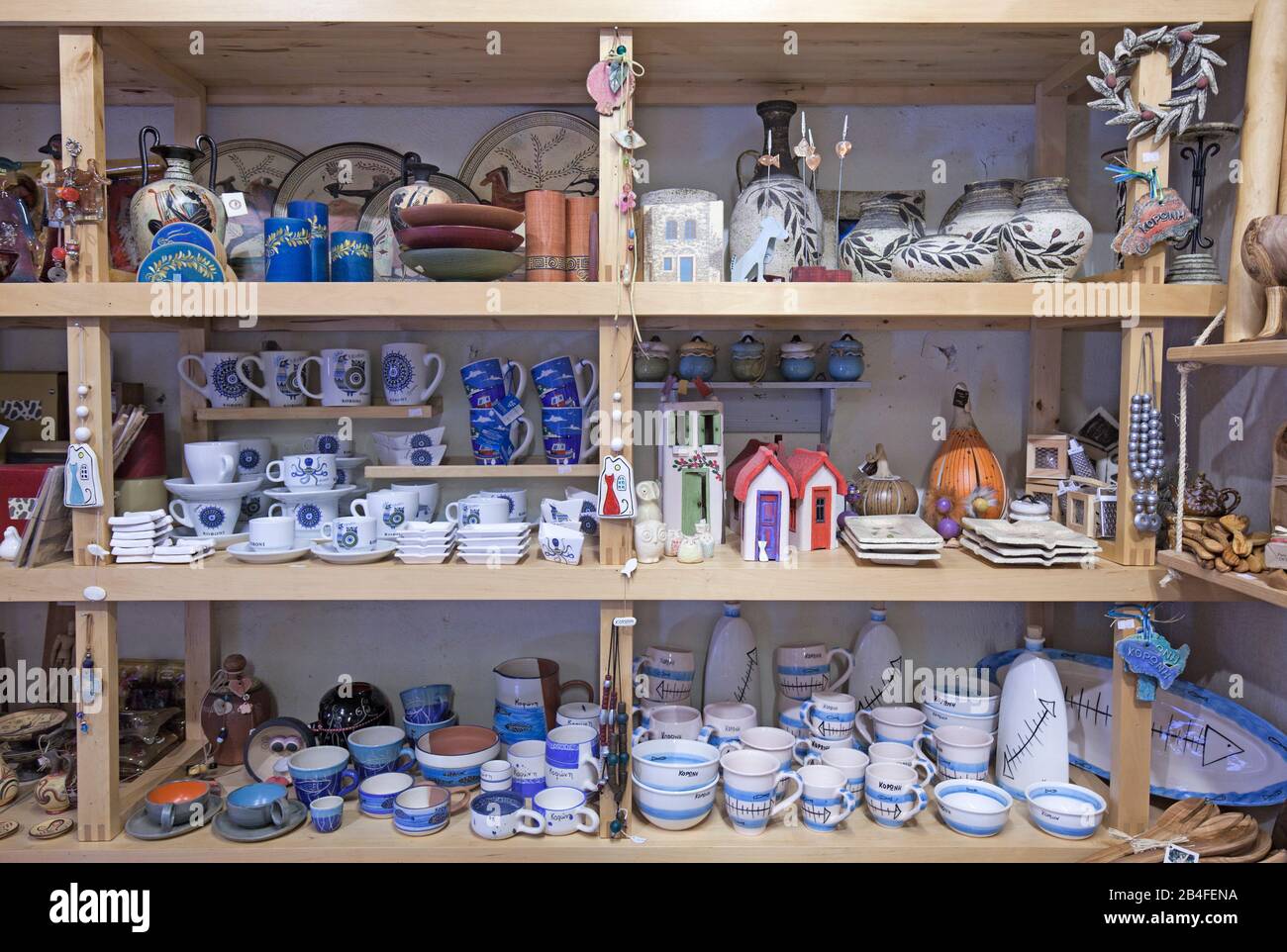 Offerta di porcellane e souvenir, Grecia Foto Stock