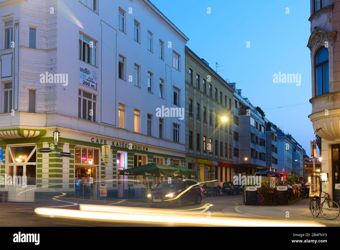 Wien / Vienna, quartiere Kaisermühlen, piazza Schüttauplatz, ristorante nel 22. Donaustadt, Wien, Austria Foto Stock