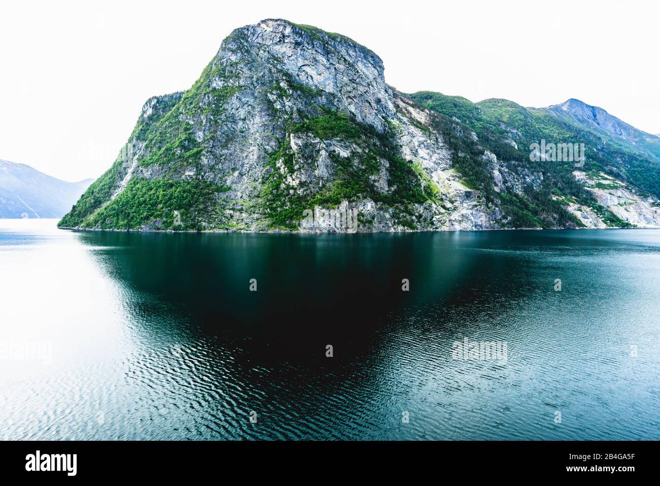 Parete Rocciosa, Geirangerfjord, Sunnylvsfjord, Norvegia, Scandinavia, Patrimonio Dell'Umanità Dell'Unesco Foto Stock