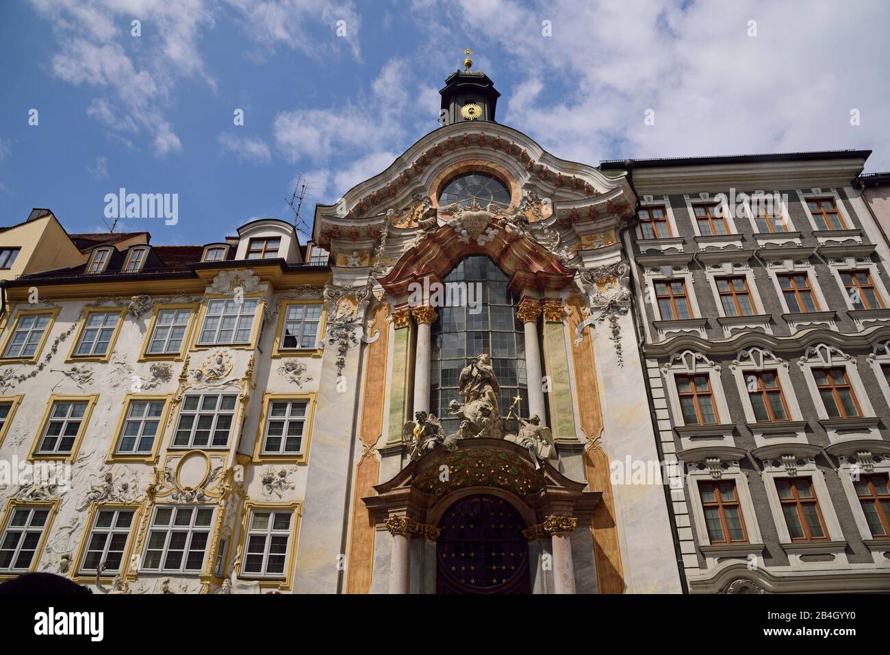 Europa, Germania, Baviera, Monaco, Città Vecchia, Sendlinger Strasse, Asamkirche, Asamhaus, St. Johann Nepomuk, costruito dai fratelli Asam dal 1733 al 1746 in stile rococò, Foto Stock