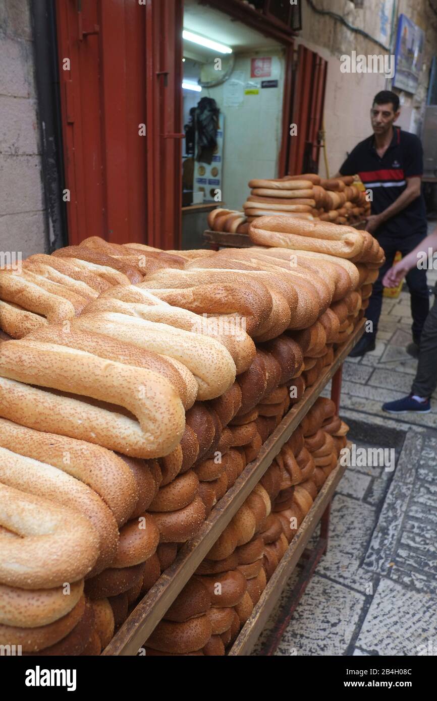 Il pane fresco viene derivato dal panificio di Gerusalemme. Israele Foto Stock