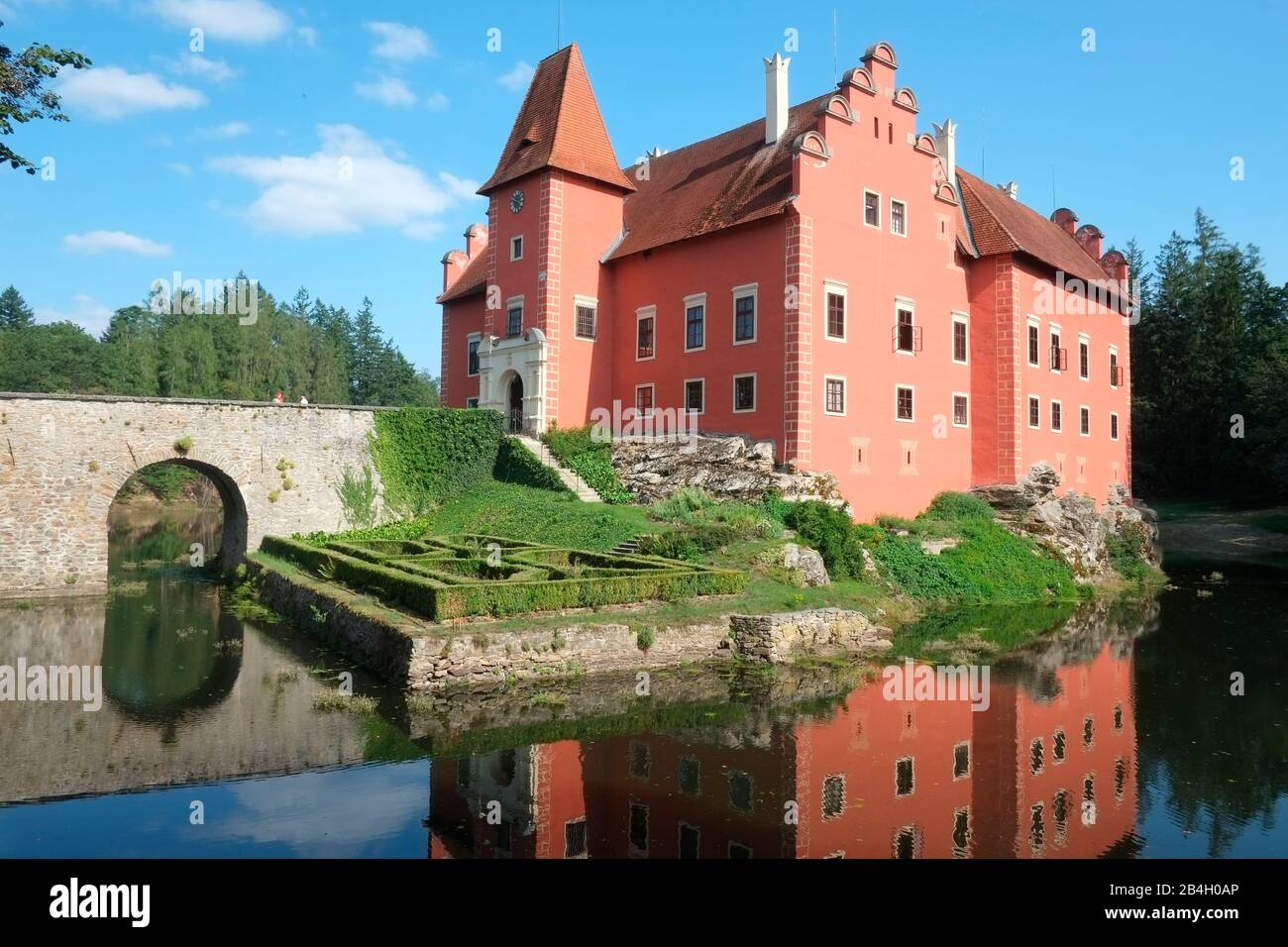 Cervena Lhota Chateau, Repubblica Ceca. La casa estiva ricostruita dal forte gotico nel 16th secolo è stato un luogo di divertimento, celebrazioni e tempo libero. Foto Stock