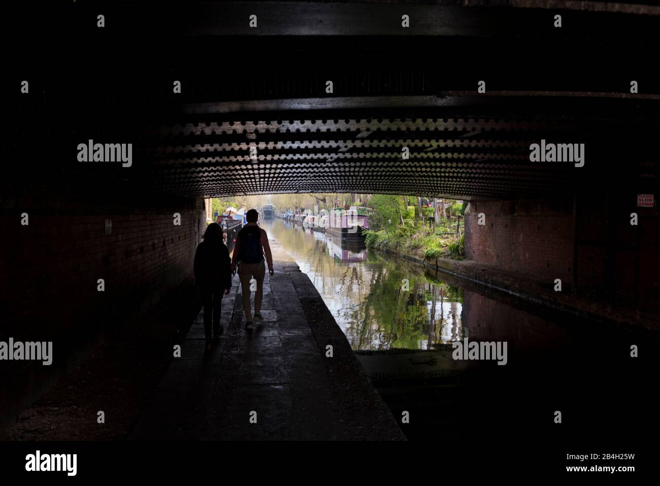 Londra, Regent's Canal, sottopassaggio Foto Stock