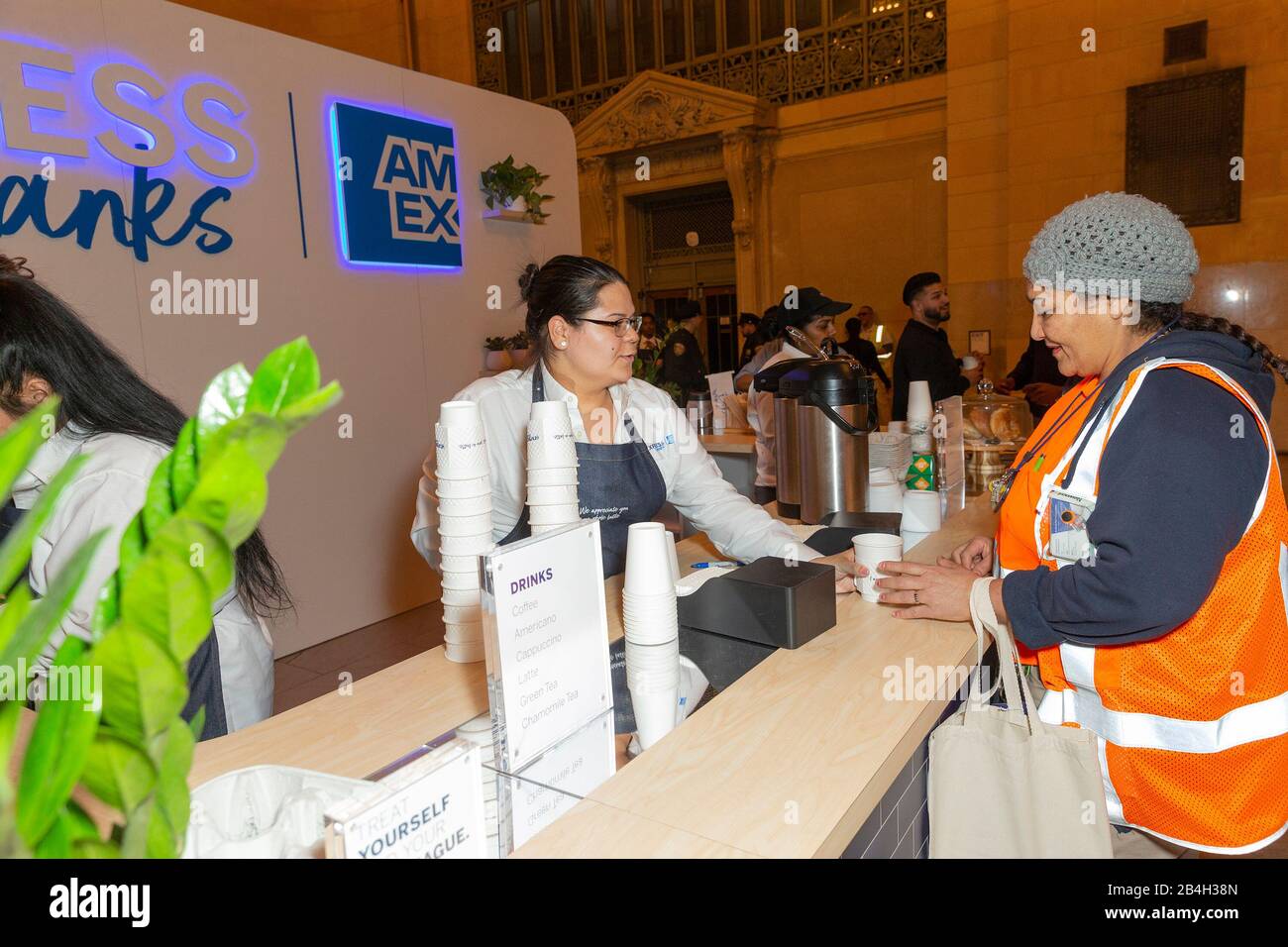 New York, Stati Uniti. 06th Mar, 2020. Atmosfera Durante Il Lancio Di American Express Employee Appreciation Day Presso Il Grand Central Terminal Vanderbilt Hall (Photo By Lev Radin/Pacific Press) Credit: Pacific Press Agency/Alamy Live News Foto Stock