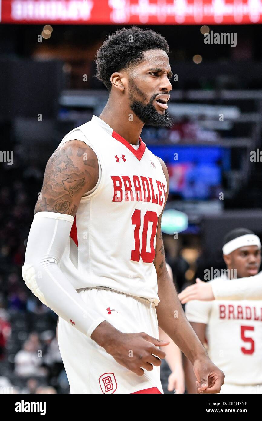 St Louis, Minnesota, Stati Uniti. Mar 06, 2020: Bradley Braves inoltra Elijah Childs (10) nel secondo round del torneo maschile della Missouri Valley Conference tra i Bradley Braves e il sud dell'Illinois Salukis. Tenuto Presso L'Enterprise Center Di St. Louis, Mo Richard Ulreich/Csm Credit: Cal Sport Media/Alamy Live News Foto Stock