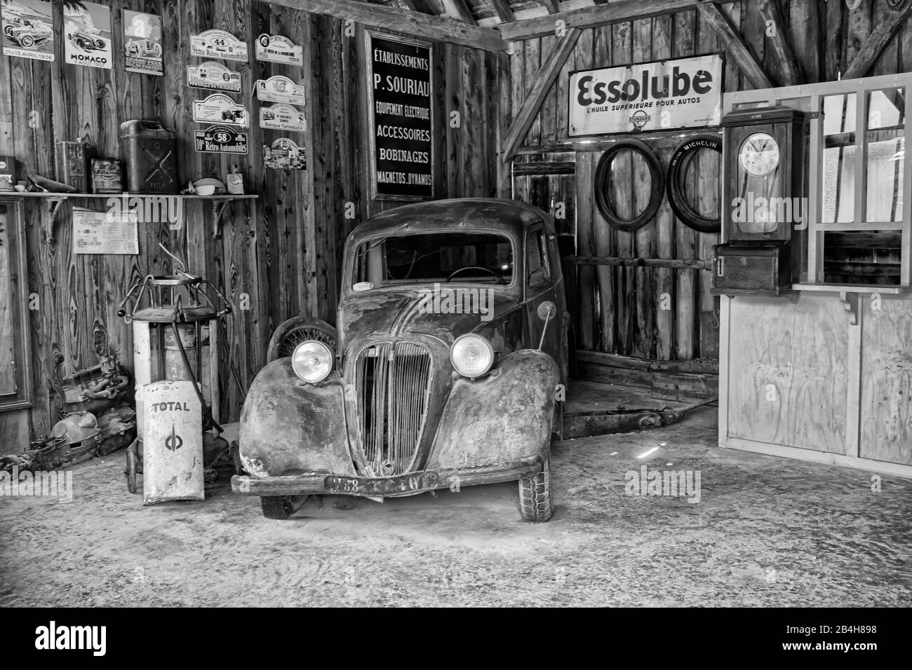Auto Riparazione Nel Villaggio Del Museo Bournat A Le Bugue, Périgord Foto Stock