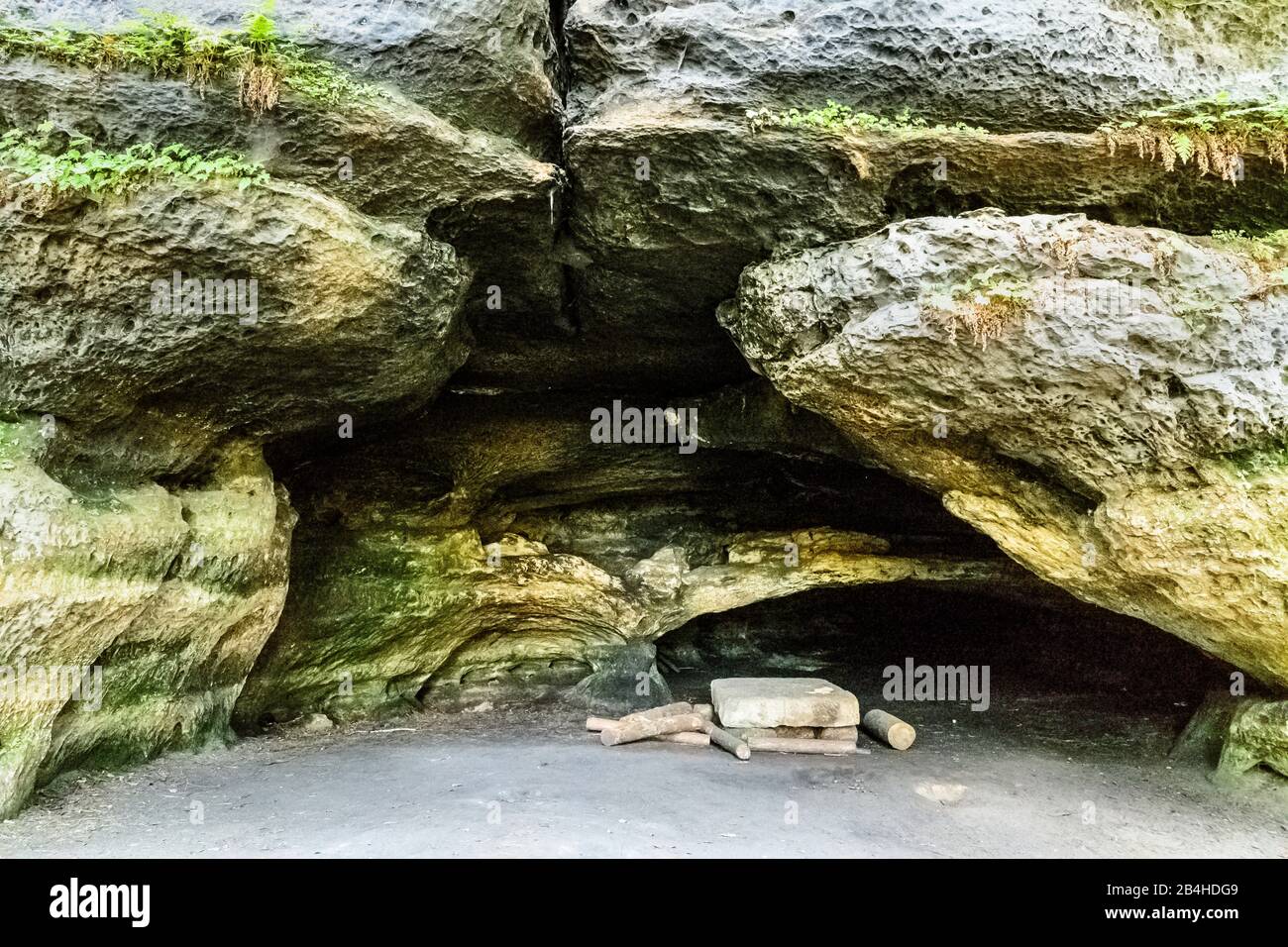 Deutschland, Sachsen, Sächsische Schweiz, Königstein, Tafelberg Quirl, Malerweg, Diebshöhle, Diebskeller Foto Stock