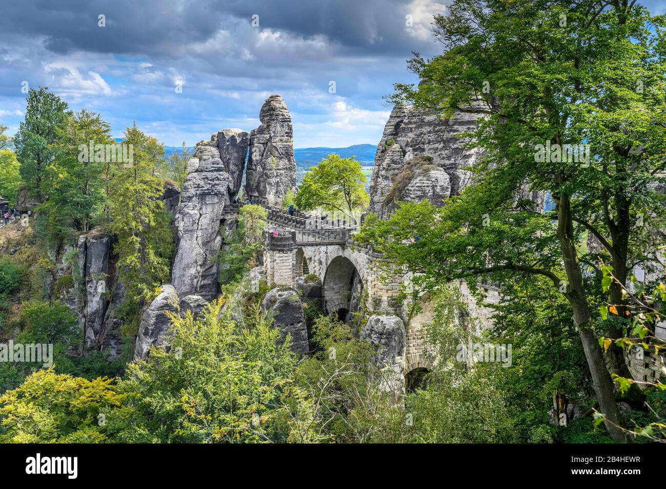 Deutschland, Sachsen, Sächsische Schweiz, Lohmen, Bastei Mit Basteibrücke Foto Stock
