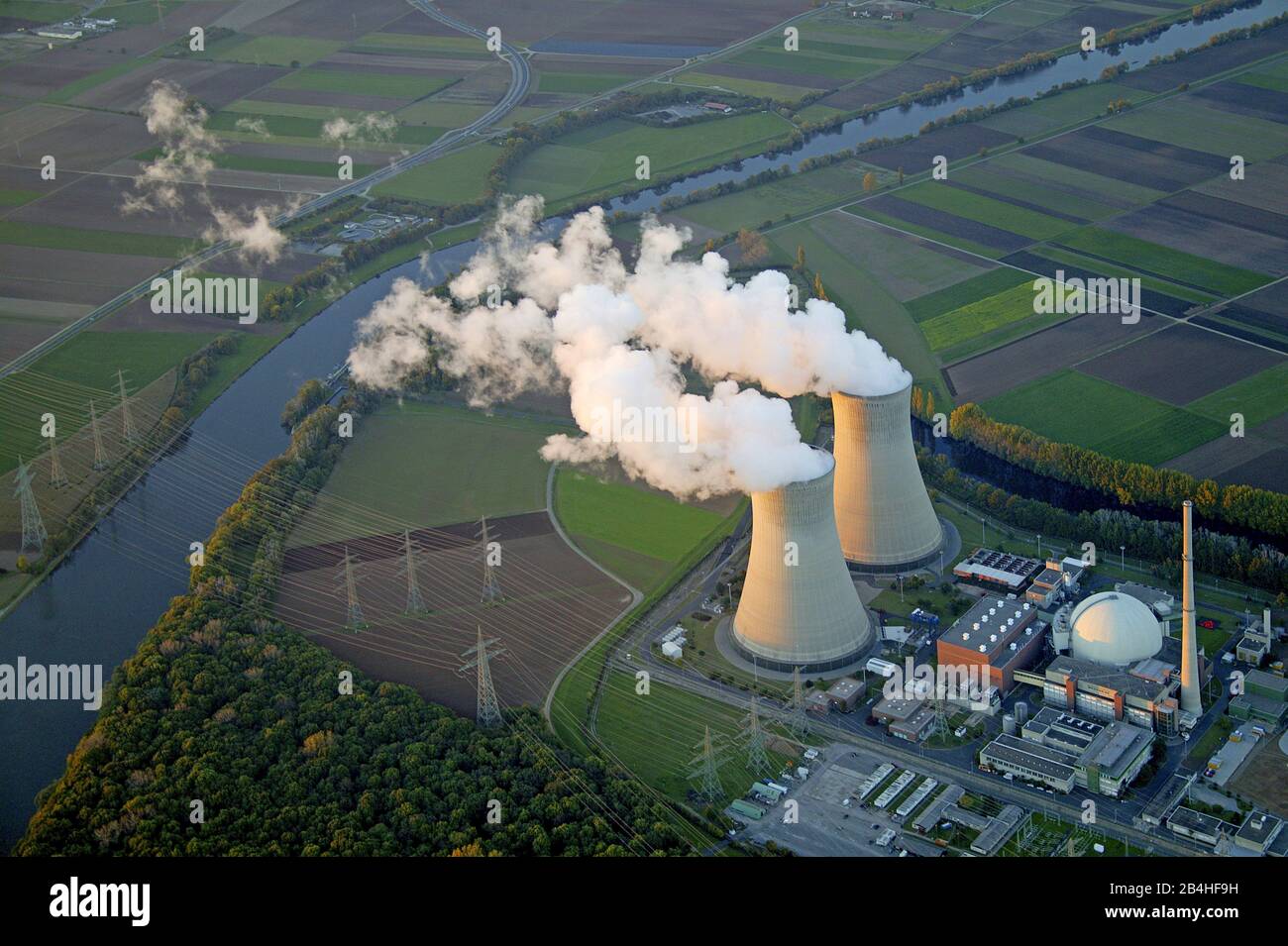 , Centrale nucleare a Grohnde presso il fiume Weser, 11.05.2006, veduta aerea, Germania, Bassa Sassonia, Grohnde Foto Stock