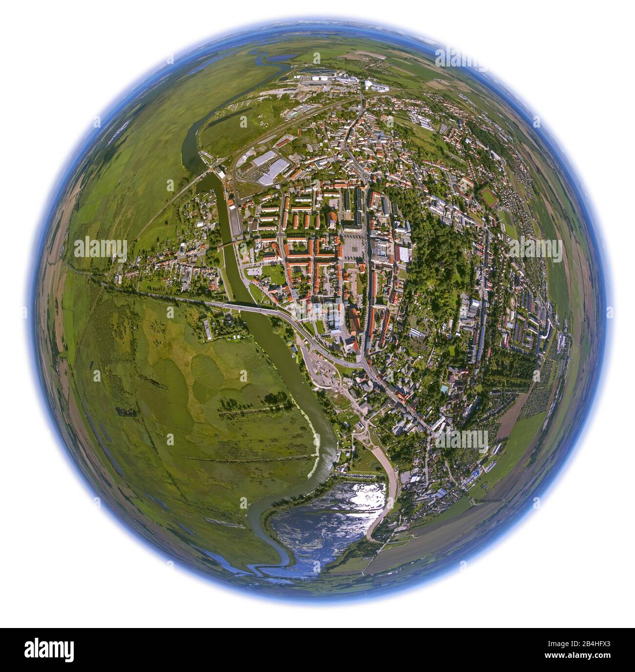 , centro di Anklam sul fiume Peene con la chiesa di Santa Maria, il municipio e il mercato, 11.08.2012, vista aerea, Germania, Meclemburgo-Pomerania occidentale, Anklam Foto Stock