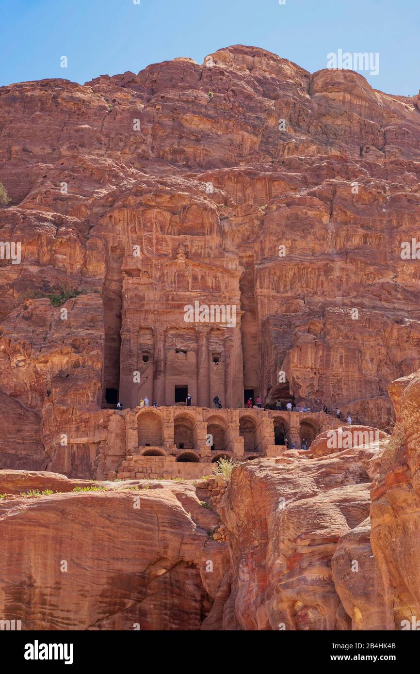 Giordania, tomba corinzia, nella città rocciosa Petra Foto Stock