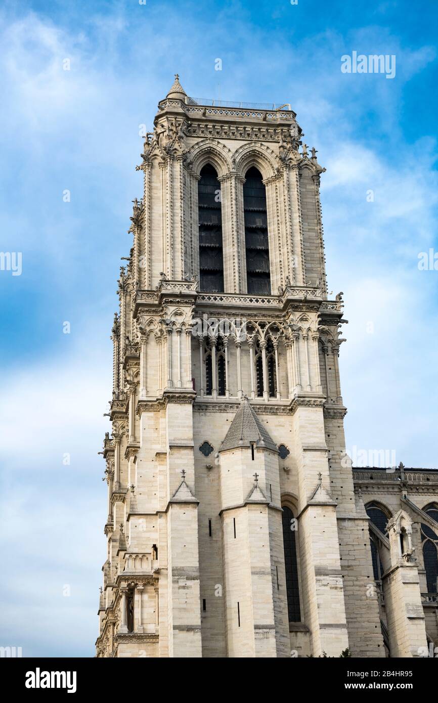 Die Türme der Kathedrale Notre Dame a Parigi nach der Brandkatastoe vom 15. Und 16. Aprile 2019 Foto Stock