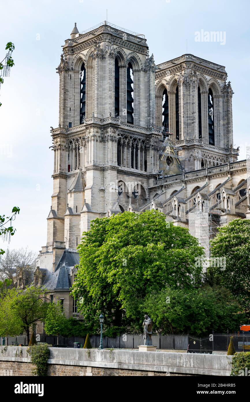 Die beiden Türme der Kathedrale Notre Dame a Parigi nach der Brandkatastroe vom 15. Und 16. Aprile 2019 Foto Stock