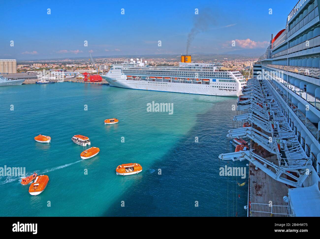 Cruise ship costa victoria immagini e fotografie stock ad alta risoluzione  - Alamy