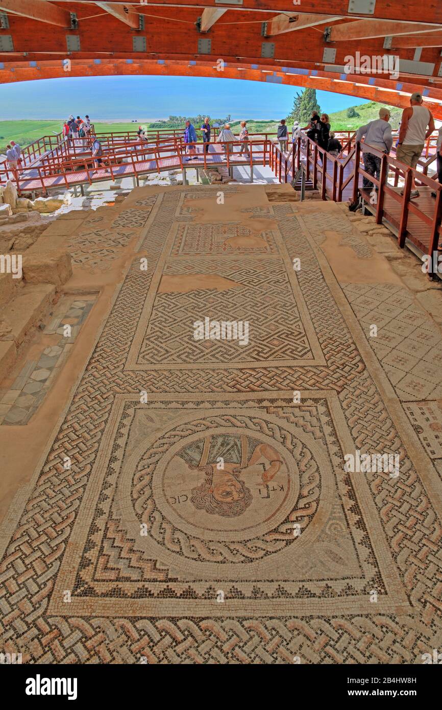 Pavimento mosaico di antico sito archeologico Kourion a Limassol, costa mediterranea, Cipro Foto Stock