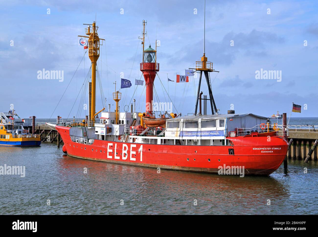 Museo nave antincendio Elbe 1 nel Porto Vecchio, località del Mare del Nord Cuxhaven, estuario dell'Elba, Mare del Nord, costa del Mare del Nord, Bassa Sassonia, Germania Foto Stock