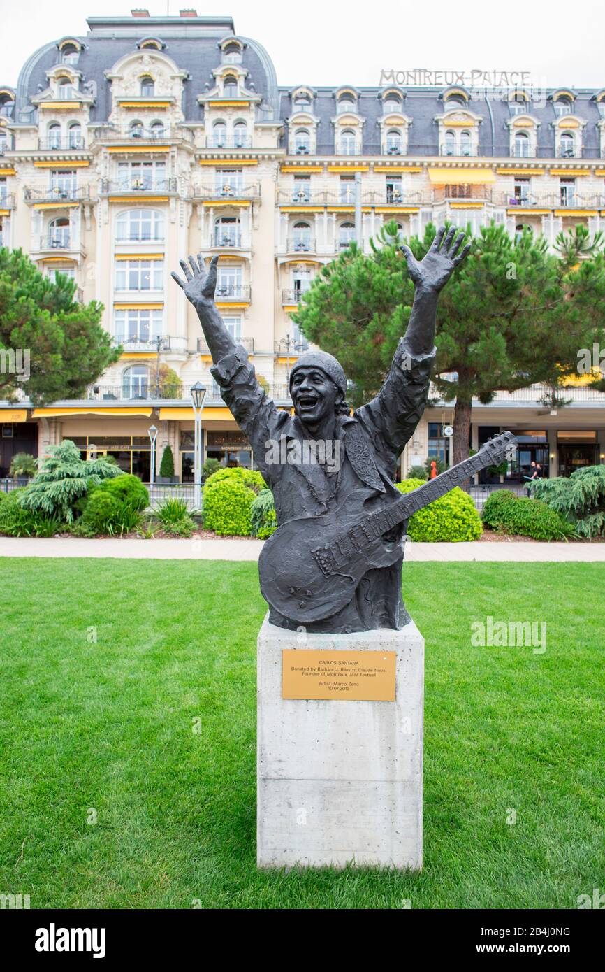 Mezza Figura Di Carlos Santana, Giardino Del Montreux Palace Hotel, Montreux, Vaud, Svizzera Foto Stock