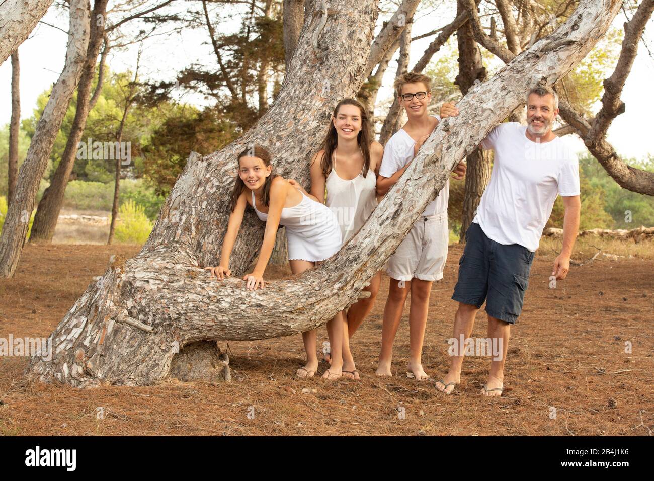 Foto di famiglia, famiglia, foresta, risata Foto Stock