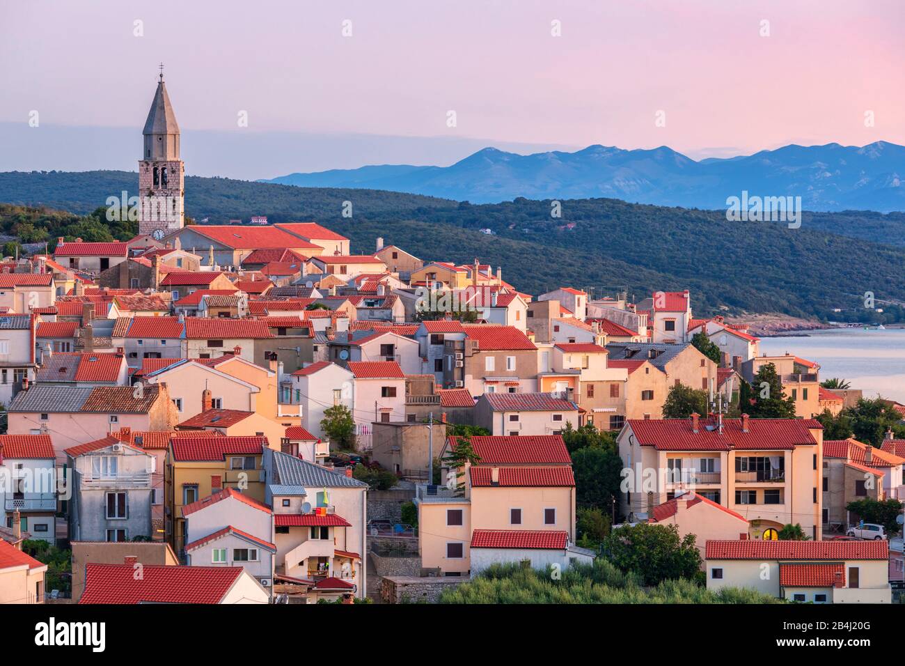 Vrbnik, isola di Krk, costa orientale, Kvarner Bay, Primorje-Gorski Kotar County, Croazia Foto Stock