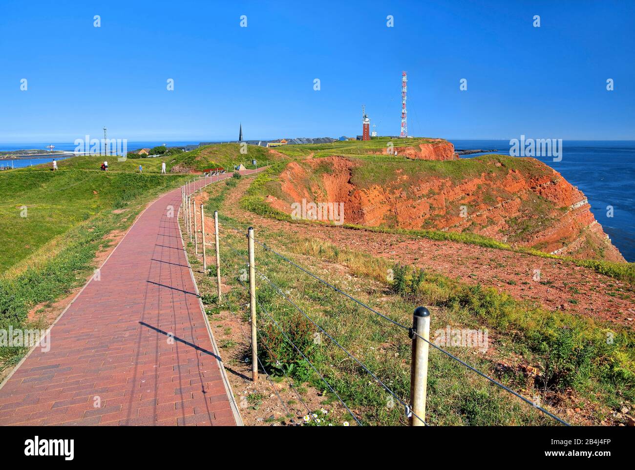 Viaggio di andata e ritorno sulla scogliera occidentale con faro e torre di trasmissione sull'Oberland, Helgoland, Helgoland Bay, German Bay, North Sea Island, North Sea, Schleswig-Holstein, Germania Foto Stock