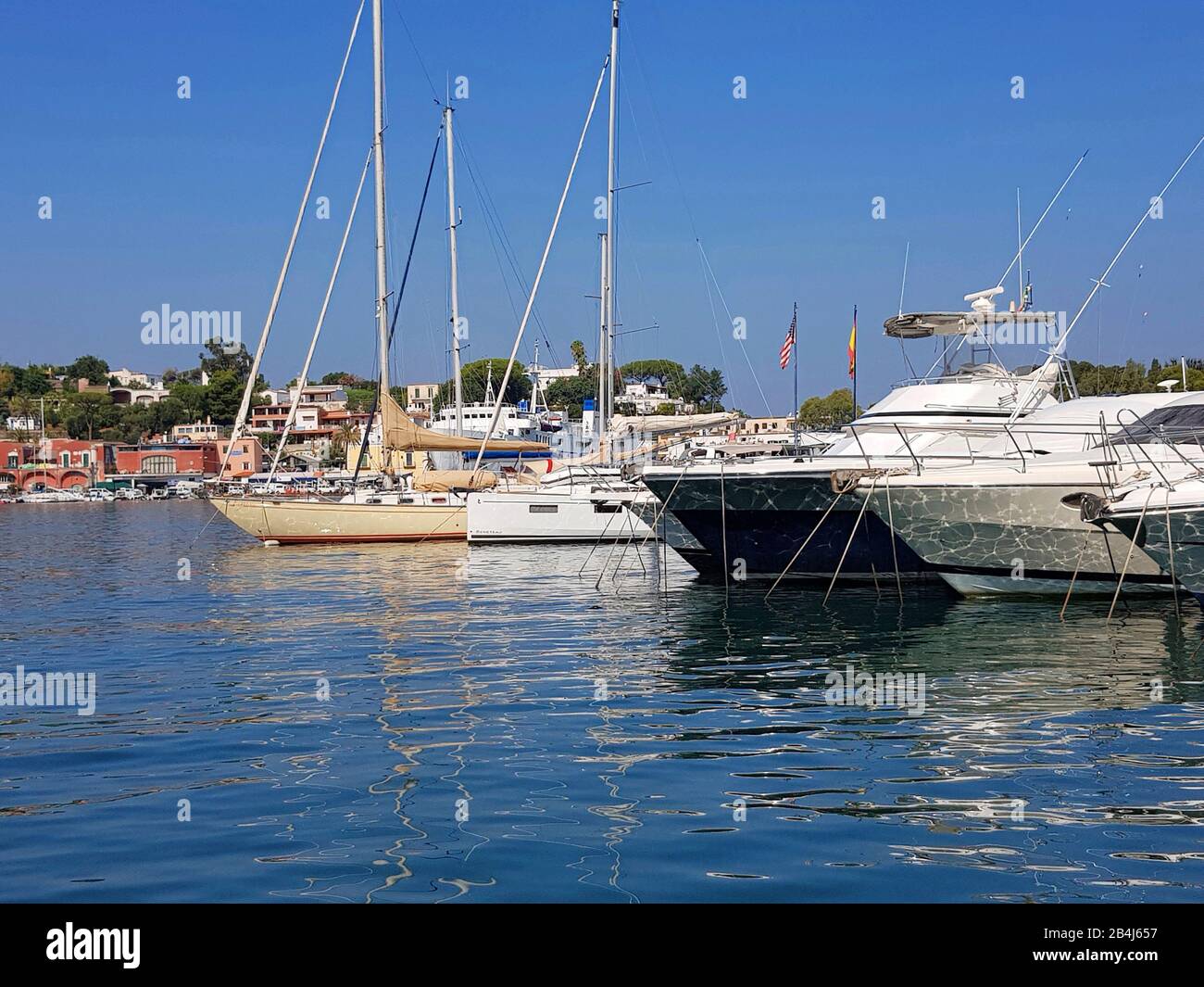 Ischia Porto, porto principale di Ischia, Italia Foto Stock
