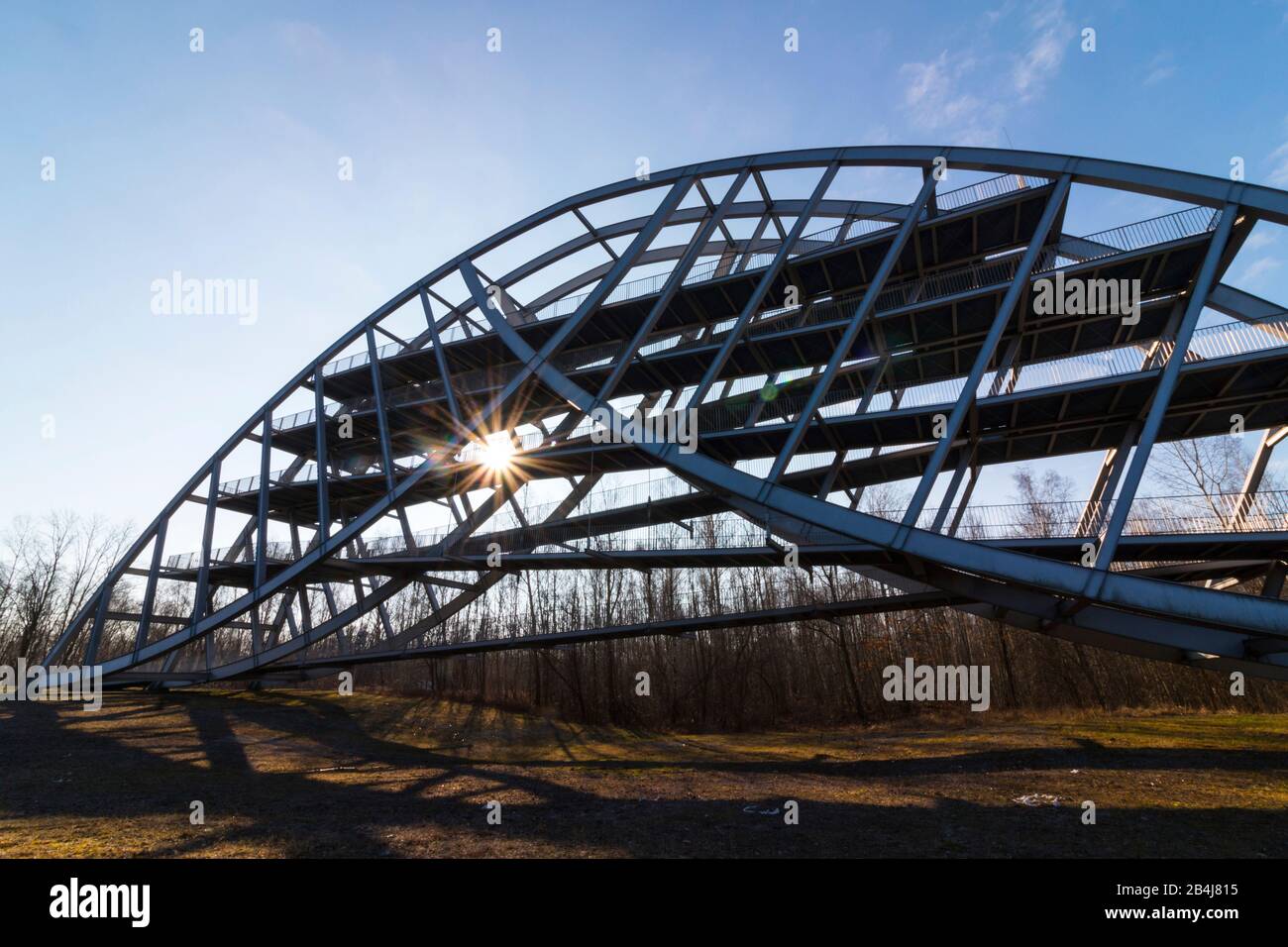 Germania, Sassonia-Anhalt, Bitterfeld, Bitterfelder Bogen, ponte, punto di riferimento, triangolo chimico Bitterfeld-Wolfen. Foto Stock