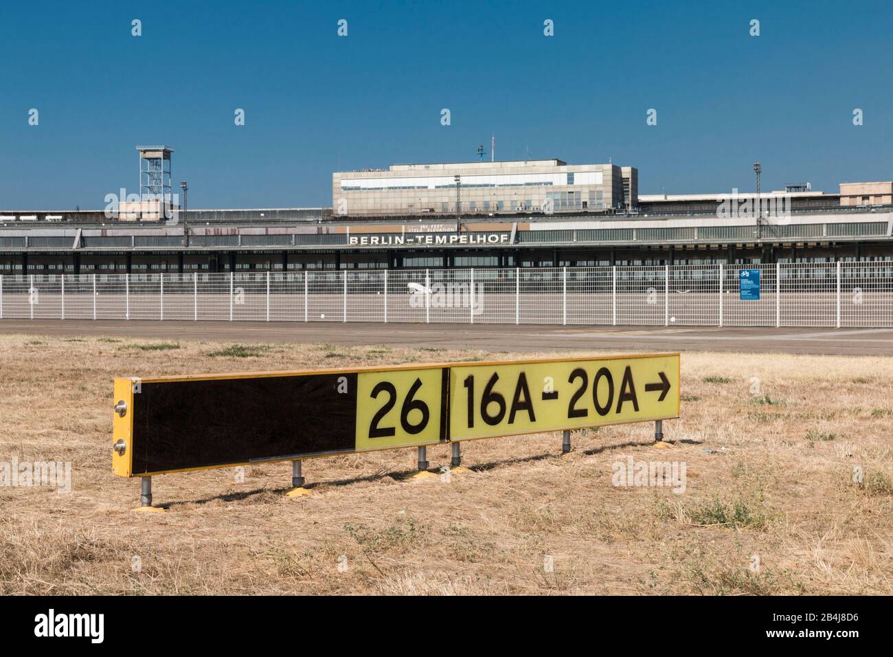 Germania, Berlino, edificio principale dell'aeroporto di Berlino-Tempelhof. Foto Stock