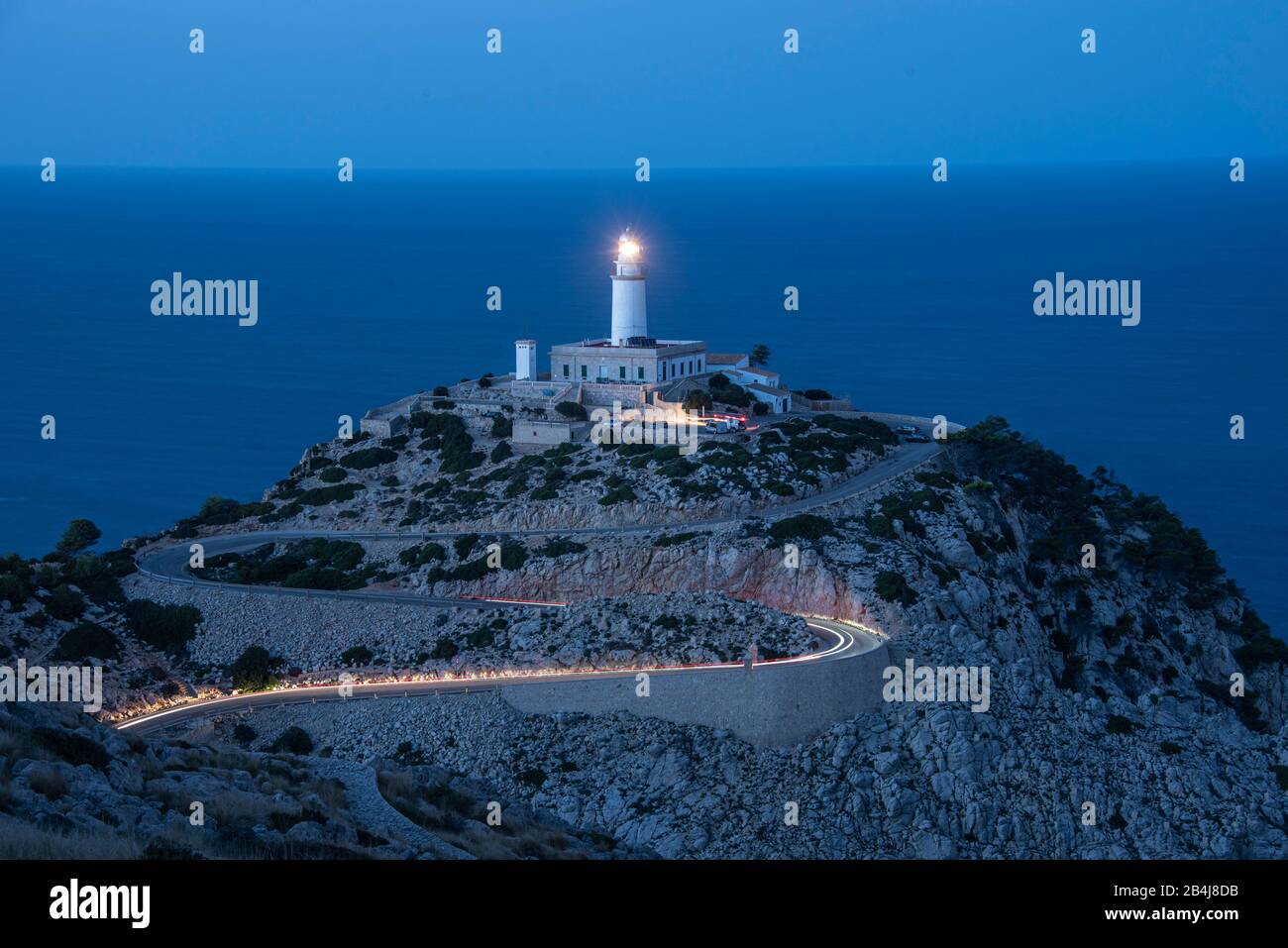 Vista del faro Di Far de Formentor a Maiorca. Segna il punto più settentrionale di Baleareninsel. Foto Stock
