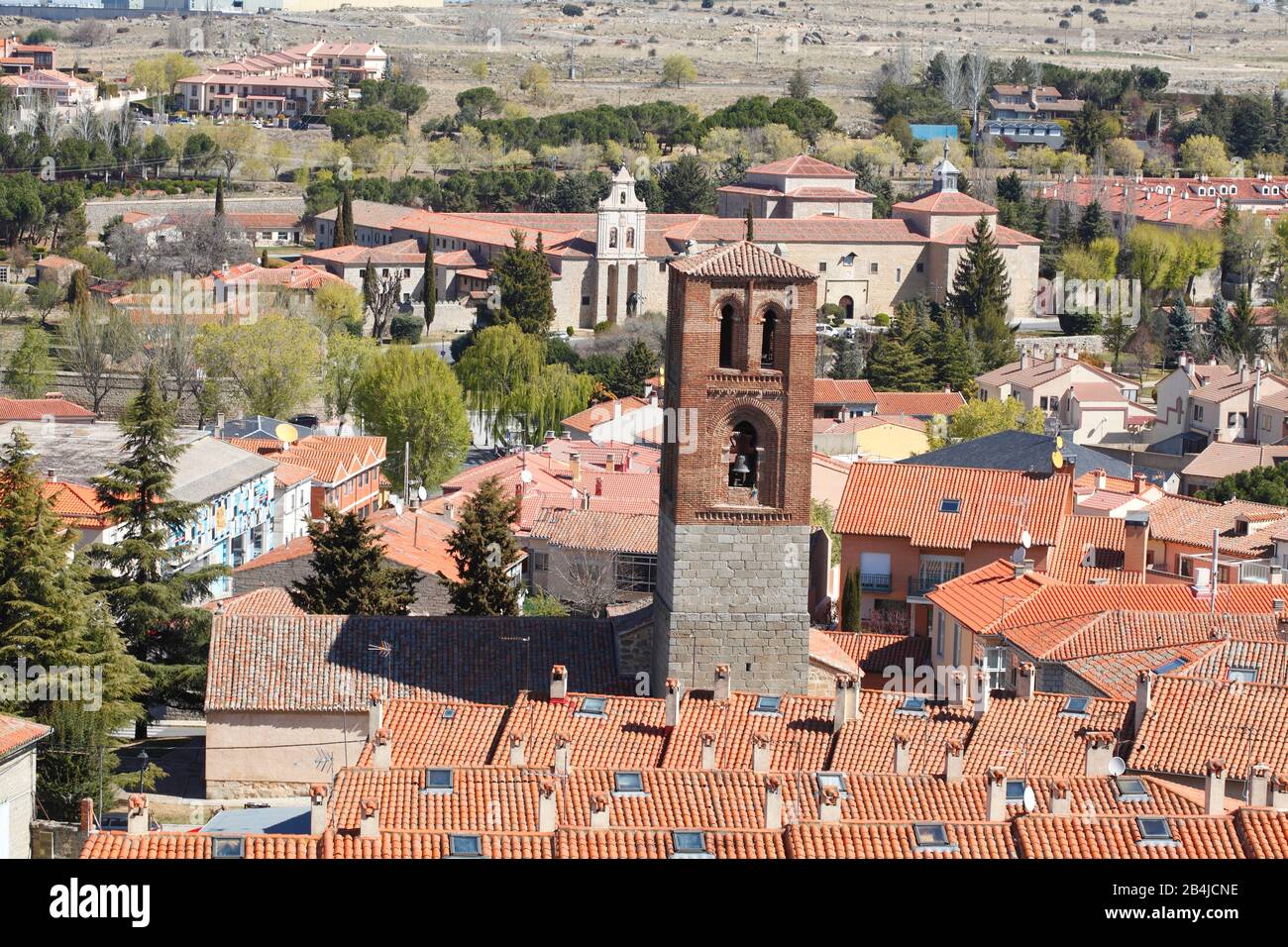 Kirche, Moderne Wohngebäude Und Dächer, Ávila, Kaltilien Und León, Spanien, Europa Foto Stock