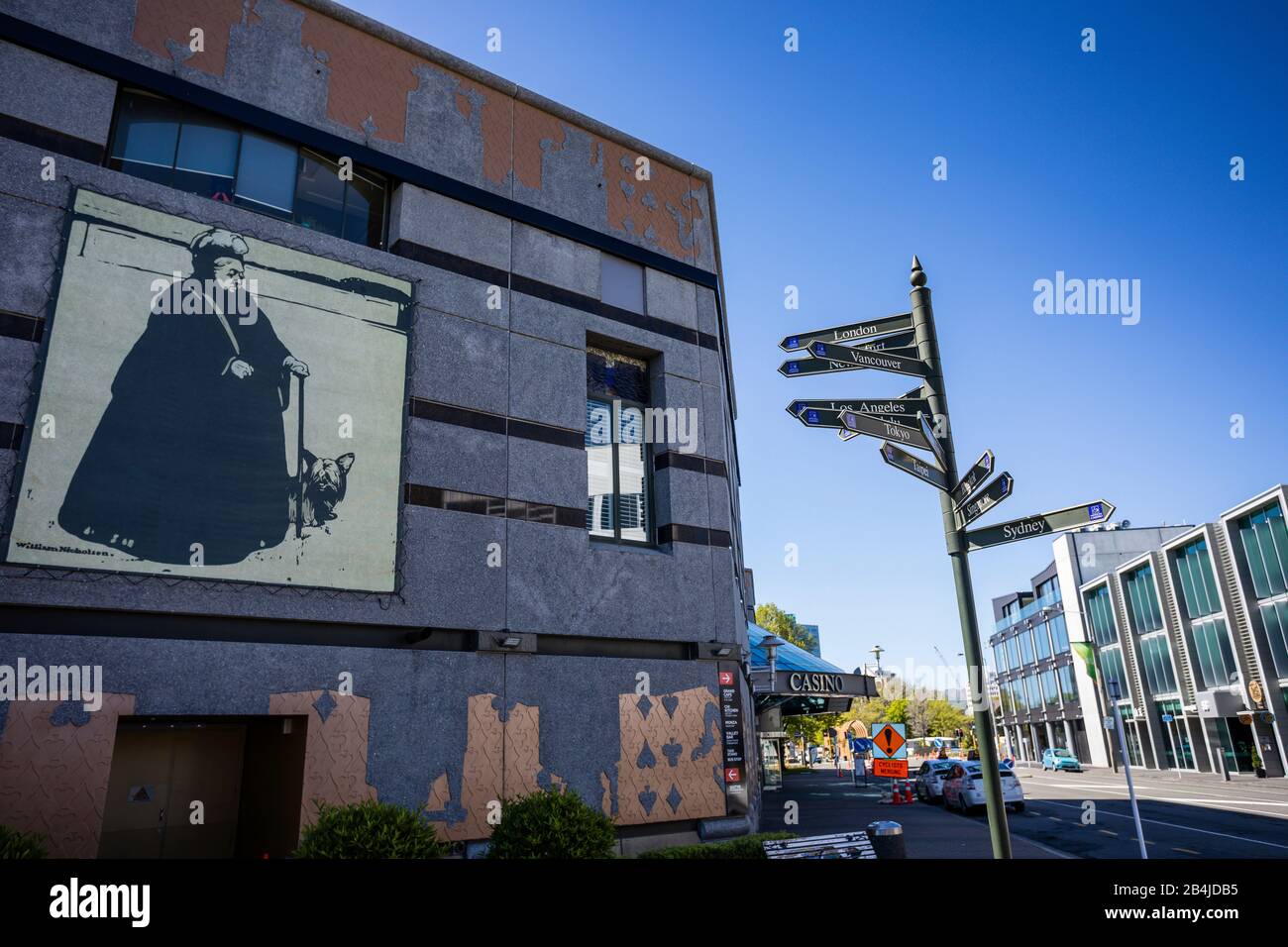 Old Lady con cane, Streetart, segnaletica, Casino District Christchurch Foto Stock