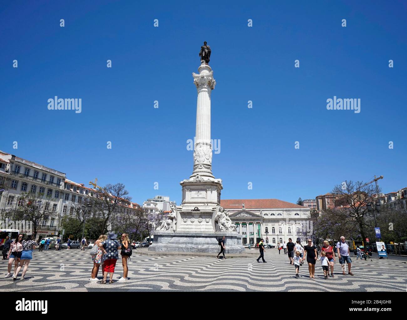 Europa, Portogallo, Lisbona, Lisbona, Praca Dom Pedro IV, Praca do Rossio, Rossio piazza, statua Dom Pedro IV, onda pavimentazione Foto Stock