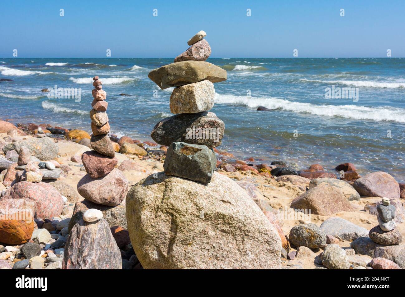 Rügen, Küstenwanderweg zwischen Sellin und Binz, Steinmännchen Foto Stock