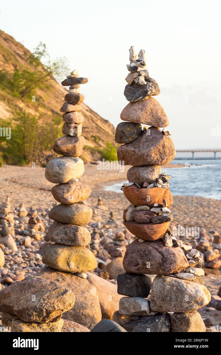 Ostsee, Rügen, Küste Bei Sellin, Steinmännchen, Morgenstimung, Symbolbild Balance Foto Stock